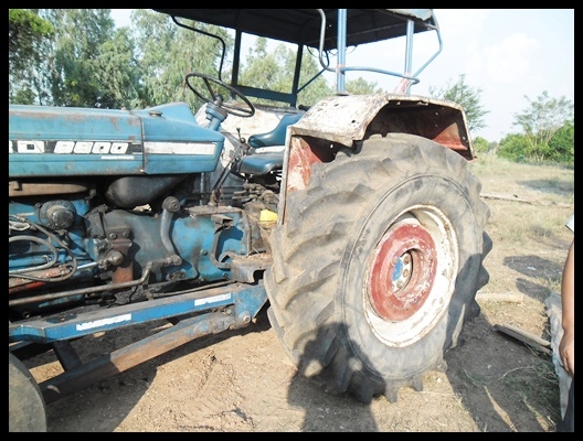 รถไถฟอร์ด 77 มีอุปกรณ์ 4 ชุด สภาพดี สวยมาก