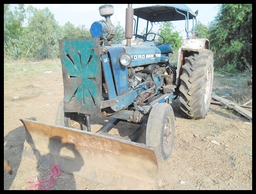 รถไถฟอร์ด 77 มีอุปกรณ์ 4 ชุด สภาพดี สวยมาก