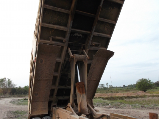 ขายด่วนรถสิบล้อหลงTDสองเผลาดั้ม195แรงม้า