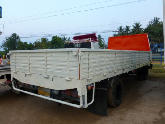 แสงฟ้าเต้นรถ///จำหน่ายรถ6ล้อ HINO-KM779 เครื่อง117แรง หัวทำสีใหม่ ยางใหม่6เส้น ยาว5.50.ม