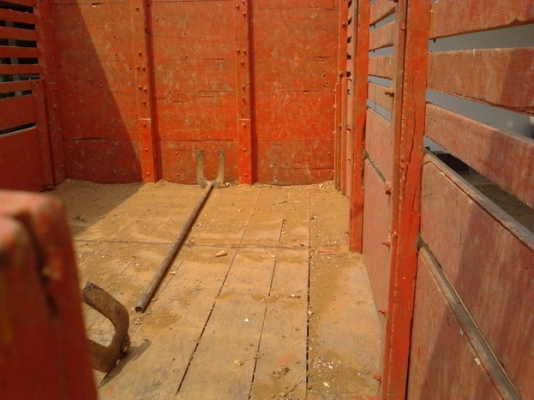 ขาย แต๋น6ล้อเครื่องยนต์ ช่วงล่างใหญ่ๆ วางเครื่องยนต์นิสสันTD2.5ฝาขาวแน่นๆ แรงดี ช่วงล่างเฟืองท้าย110NKR คัสซีหน้า5วางเหล็กเสริมบนพร้อม กระบะพื้นไม้คอกไม้สูง วางมาใหม่ไม่นาน กว้าง1.8ม.สูง1.7ม.ยาว3.0ม.ไม่มีผุไม่มีหัก สโลว์พร้อมลุย ยางดี พร้อมใช้ พร้อมลุยงาน