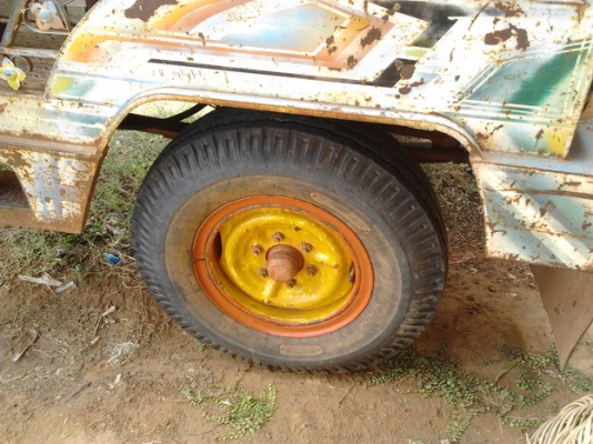 ขาย แต๋น6ล้อเครื่องยนต์ ช่วงล่างใหญ่ๆ วางเครื่องยนต์นิสสันTD2.5ฝาขาวแน่นๆ แรงดี ช่วงล่างเฟืองท้าย110NKR คัสซีหน้า5วางเหล็กเสริมบนพร้อม กระบะพื้นไม้คอกไม้สูง วางมาใหม่ไม่นาน กว้าง1.8ม.สูง1.7ม.ยาว3.0ม.ไม่มีผุไม่มีหัก สโลว์พร้อมลุย ยางดี พร้อมใช้ พร้อมลุยงาน