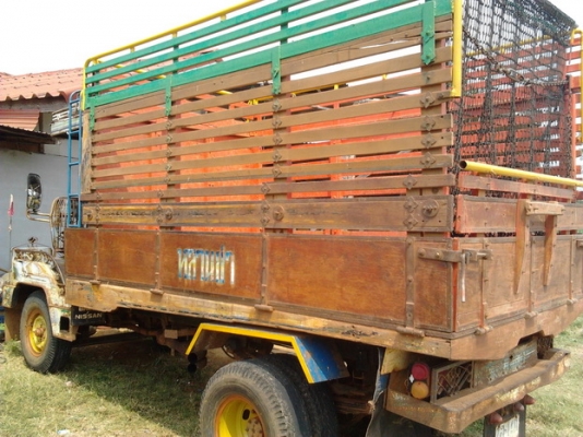 ขาย แต๋น6ล้อเครื่องยนต์ ช่วงล่างใหญ่ๆ วางเครื่องยนต์นิสสันTD2.5ฝาขาวแน่นๆ แรงดี ช่วงล่างเฟืองท้าย110NKR คัสซีหน้า5วางเหล็กเสริมบนพร้อม กระบะพื้นไม้คอกไม้สูง วางมาใหม่ไม่นาน กว้าง1.8ม.สูง1.7ม.ยาว3.0ม.ไม่มีผุไม่มีหัก สโลว์พร้อมลุย ยางดี พร้อมใช้ พร้อมลุยงาน