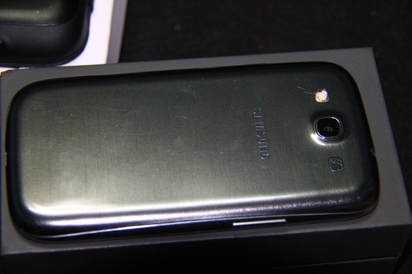 ขาย GALAXY S III ซื้อมาลองใช้คับ เครื่องศูนย์ ดีแทค สภาพ 99 อุปรกรณ์ครบถูกๆๆคับ