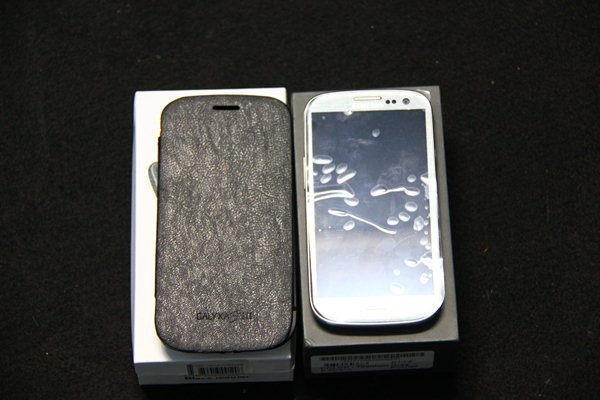 ขาย GALAXY S III ซื้อมาลองใช้คับ เครื่องศูนย์ ดีแทค สภาพ 99 อุปรกรณ์ครบถูกๆๆคับ
