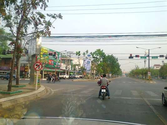 ขายด่วน..ที่ดินทำเลสวย ย่านธุรกิจเมืองลำปาง 10-01-15 ไร่ รูปสี่เหลี่ยมผืนผ้าหน้ากว้าง ติดถนนใหญ่ 90 เมตร ถ.พหลโยธิน.