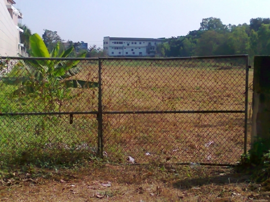 ขายด่วน..ที่ดินทำเลสวย ย่านธุรกิจเมืองลำปาง 10-01-15 ไร่ รูปสี่เหลี่ยมผืนผ้าหน้ากว้าง ติดถนนใหญ่ 90 เมตร ถ.พหลโยธิน.