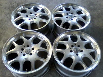 ขายล้อ brabus block 5 ล้อแท้นะคับ R 18 หน้า 8.5 หลัง 8.5 et35 ทั้งหมด 4 ล้อ มีฝาล้อให้ครบนะคับ ขาย 23500  call 0813122649 0875800722