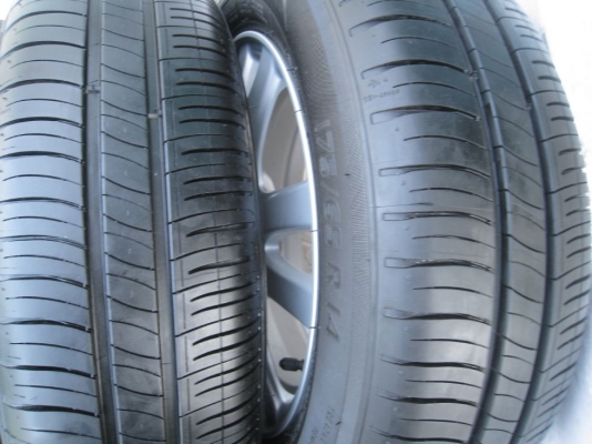 ขายล้อแม็กเดิม honda brio 14"x5"  4รู 100 et50 +ยางปี12 (081-3747940)