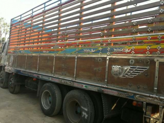 ขายรถ 12 ล้อเพลาเดียว HINO FL3M 240 แรงเครื่องเดิมเกียร์เดิมเครื่องดีคัทซีสวยสองคานหน้าลงเล่มแล้วกะบะยาว 7 เมตรทะเบียนเพร้อม