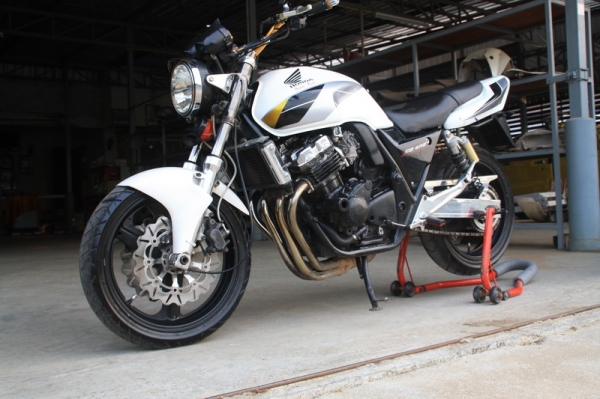 ขาย CB 400 ปี 93 สรรพสามิตแท้ สีขาว เครื่องดี ปลายท่อโยชิ 68000