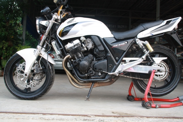 ขาย CB 400 ปี 93 สรรพสามิตแท้ สีขาว เครื่องดี ปลายท่อโยชิ 68000