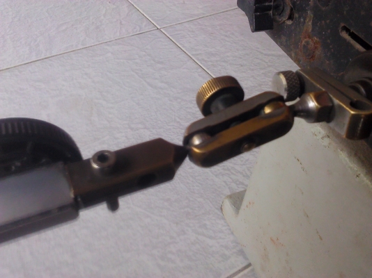 ไดอัลเกจ mitutoyo ความละเอียด 0.01 มม. ขายถูกๆพร้อมแท่นยึดปรับการหมุนได้