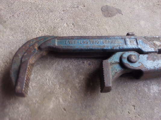 ประแจคอม้าปากกว้างสุด 4 นิ้วกว่าสภาพดีพร้อมใช้งานจับยึดต่างๆได้ดี