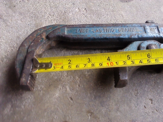 ประแจคอม้าปากกว้างสุด 4 นิ้วกว่าสภาพดีพร้อมใช้งานจับยึดต่างๆได้ดี