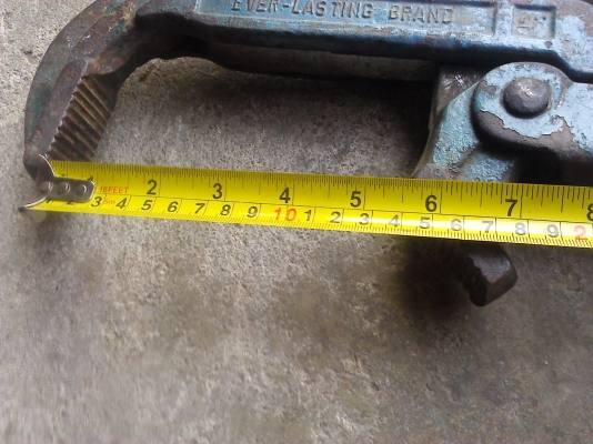 ประแจคอม้าปากกว้างสุด 4 นิ้วกว่าสภาพดีพร้อมใช้งานจับยึดต่างๆได้ดี