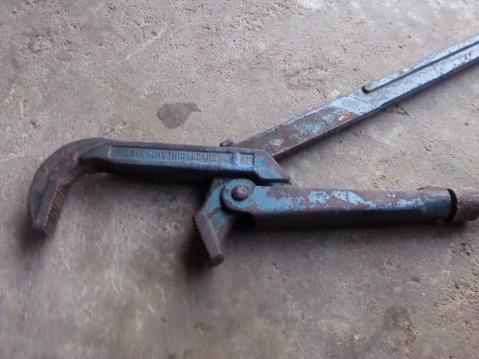 ประแจคอม้าปากกว้างสุด 4 นิ้วกว่าสภาพดีพร้อมใช้งานจับยึดต่างๆได้ดี