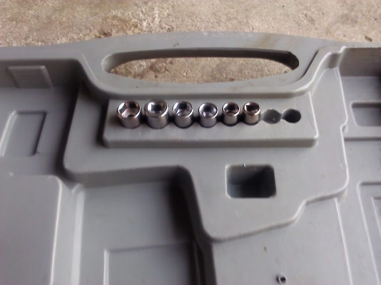 สว่านไร้สายขนาด 14.4 V. หัวจับได้ใหญ่สุด10 มม. ยี่ห้อ CLINTON ปรับแรงการขันน๊อตได้ 10 ระดับ