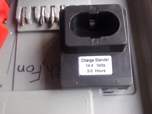 สว่านไร้สายขนาด 14.4 V. หัวจับได้ใหญ่สุด10 มม. ยี่ห้อ CLINTON ปรับแรงการขันน๊อตได้ 10 ระดับ