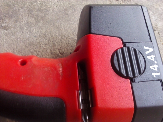 สว่านไร้สายขนาด 14.4 V. หัวจับได้ใหญ่สุด10 มม. ยี่ห้อ CLINTON ปรับแรงการขันน๊อตได้ 10 ระดับ