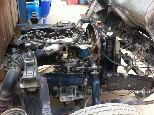 ขายรถบรรทุก 6 ล้อ ISUZU NPR กระบะคาร์โก้ เครื่อง 115 แรง รถห้างแท้ สภาพสวยมากๆ