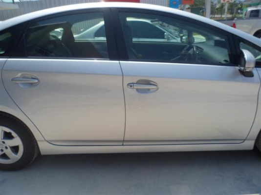 TOYOTA PRIUS 1.8 TOP OPTION สวยกริ๊บ ผิวพรรณดี หน้าหลังเดิมทั้งลำ