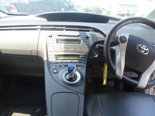 TOYOTA PRIUS 1.8 TOP OPTION สวยกริ๊บ ผิวพรรณดี หน้าหลังเดิมทั้งลำ