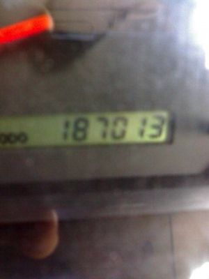 รถอิซูซุ 10 ล้อดั๊ม 360 แรงม้า  ปี 52   รถวิ่ง 180000 กว่า กม.  สนใจติดต่อ 081 - 6079515