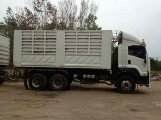 รถอิซูซุ 10 ล้อดั๊ม 360 แรงม้า  ปี 52   รถวิ่ง 180000 กว่า กม.  สนใจติดต่อ 081 - 6079515