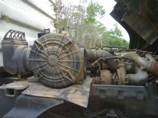 รถอิซูซุ 10 ล้อดั๊ม 360 แรงม้า  ปี 52   รถวิ่ง 180000 กว่า กม.  สนใจติดต่อ 081 - 6079515