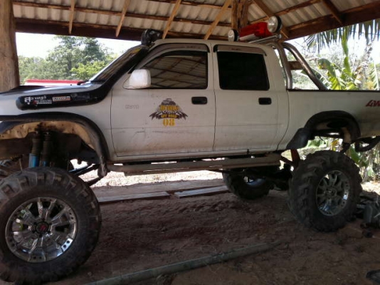 รถโตโยต้า  โฟวิล ออฟโรส    4 X 4    สนใจติดต่อ 081 - 6079515