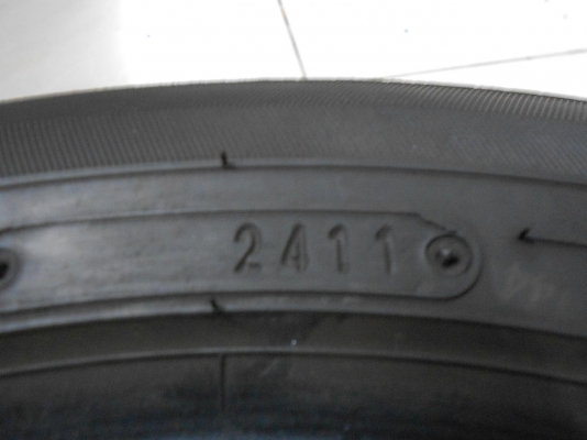 ขายยาง ดันลอป 175/60/15 กลางปี 11 ดอกสวย 1 ชุด