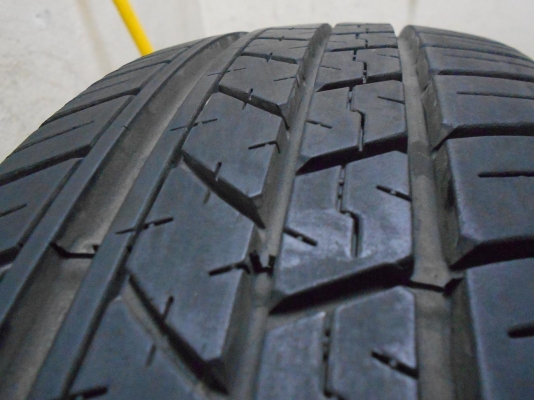 ขายยาง ดันลอป 175/60/15 กลางปี 11 ดอกสวย 1 ชุด