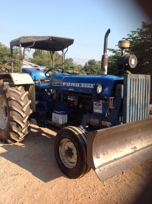 ขายรถไถฟอร์ด6600พร้อมใบดันและผานเจ็ดรถพร้อมใช้งานครับ