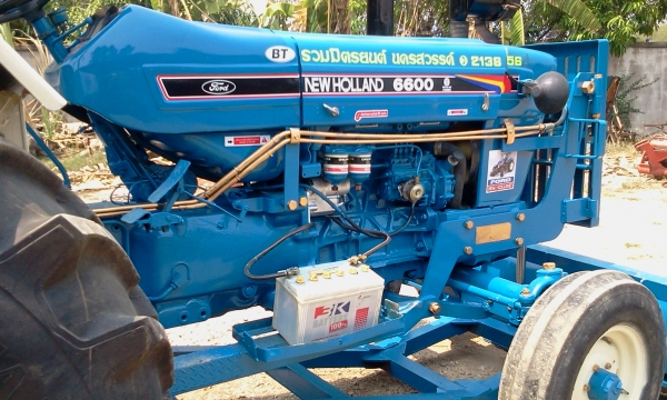 ขายรถไถฟอร์ด6600พร้อมใบดันและผานเจ็ดรถพร้อมใช้งานครับ