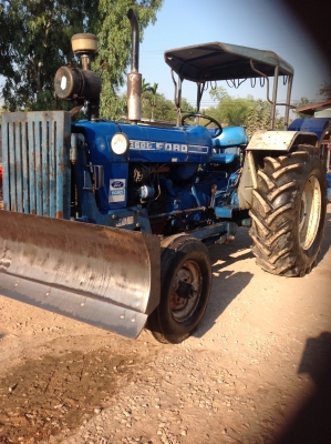 ขายรถไถฟอร์ด6600พร้อมใบดันและผานเจ็ดรถพร้อมใช้งานครับ