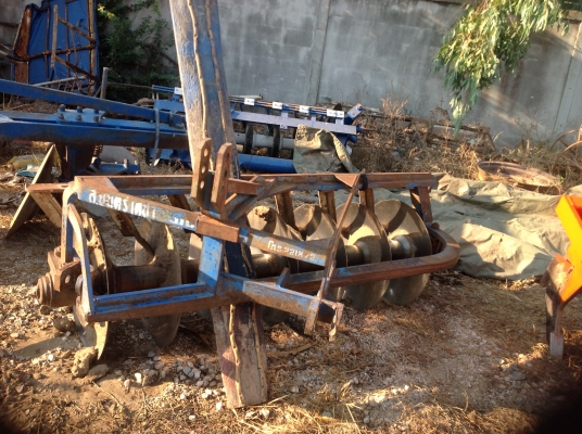 ขายรถไถฟอร์ด6600พร้อมใบดันและผานเจ็ดรถพร้อมใช้งานครับ