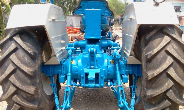 ขายรถไถฟอร์ด6600พร้อมใบดันและผานเจ็ดรถพร้อมใช้งานครับ