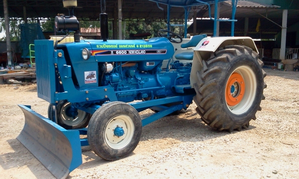 ขายรถไถฟอร์ด6600พร้อมใบดันและผานเจ็ดรถพร้อมใช้งานครับ