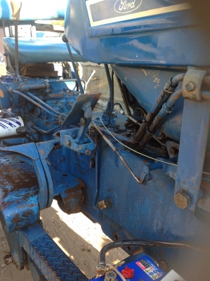 ขายรถไถฟอร์ด6600พร้อมใบดันและผานเจ็ดรถพร้อมใช้งานครับ