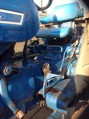 ขายรถไถฟอร์ด6600พร้อมใบดันและผานเจ็ดรถพร้อมใช้งานครับ