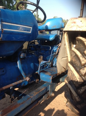 ขายรถไถฟอร์ด6600พร้อมใบดันและผานเจ็ดรถพร้อมใช้งานครับ