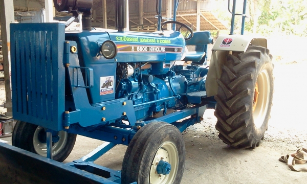 ขายรถไถฟอร์ด6600พร้อมใบดันและผานเจ็ดรถพร้อมใช้งานครับ