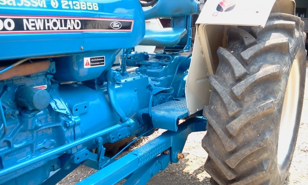 ขายรถไถฟอร์ด6600พร้อมใบดันและผานเจ็ดรถพร้อมใช้งานครับ