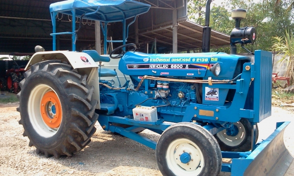 ขายรถไถฟอร์ด6600พร้อมใบดันและผานเจ็ดรถพร้อมใช้งานครับ