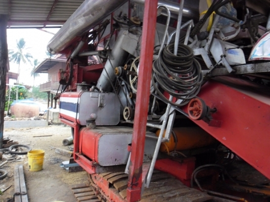 ขายรถเกี่ยวข้าวเกษตรพัฒนาอุ้ม เครื่อง220 สภาพสวย