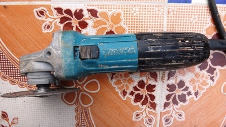 เครื่องเจียรไฟฟ้าMAKITAรุ่นGA4030 พร้อมใช้งาน ถูกมาก