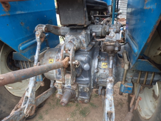 ขายรถไถฟอร์ด 6610 เต็ม สภาพสวยพร้อมใช้