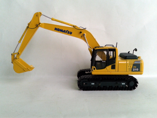 โมเดล Komatsu PC210 EXCAVATOR ทำจากเหล็กทั้งคัน
