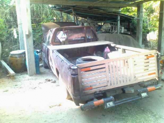 รถกระบะISUZU KB   เครื่อง  2200   สีแดง  เครื่องดี ใช้งานอยุ่ทุกวัน ปี 2529